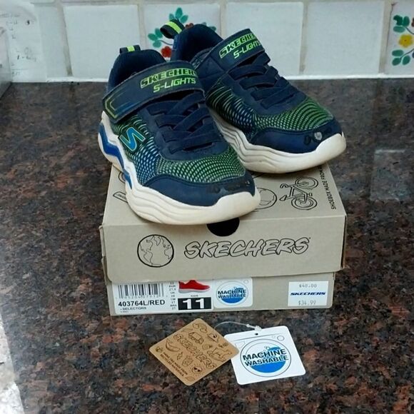 Sketchers S-Lights Sneakers...Size 11 - Picture 1 of 7